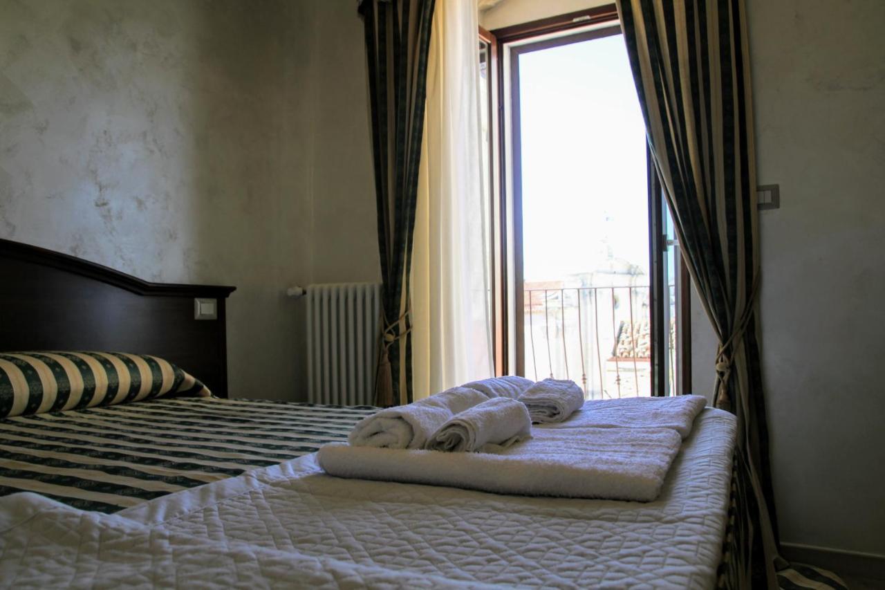 Rooms Dimora Arco - Affitti Brevi Italia Монте-Сант'Анджело Екстер'єр фото