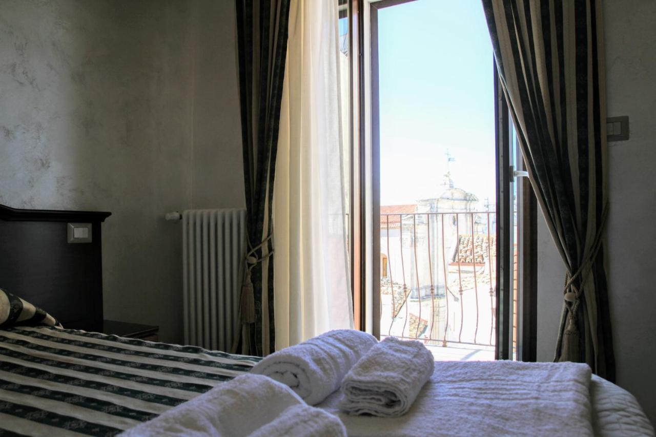 Rooms Dimora Arco - Affitti Brevi Italia Монте-Сант'Анджело Екстер'єр фото